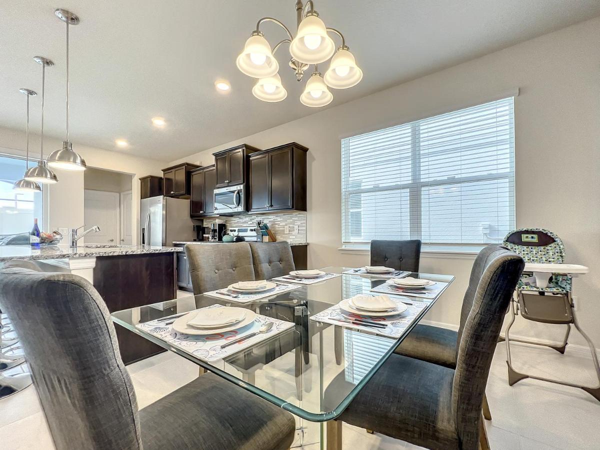 Windsor Island Vacation Pool Home ดาเวนพอร์ต ภายนอก รูปภาพ
